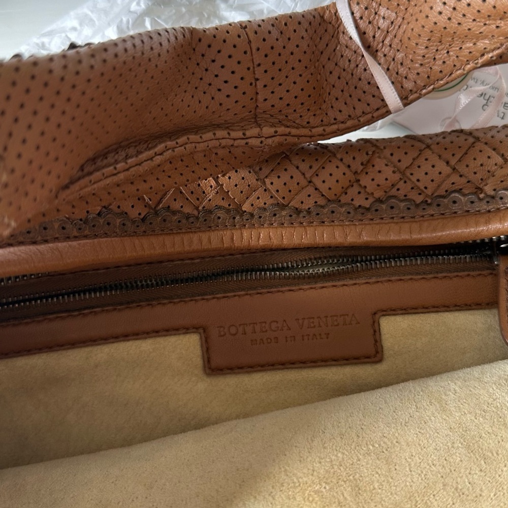 AUTHENTICATED TAGS ATTACHED BOTTEGA VENETA HOBO BAG INTRECCIATO  RETAIL $2110 - Picture 10 of 15
